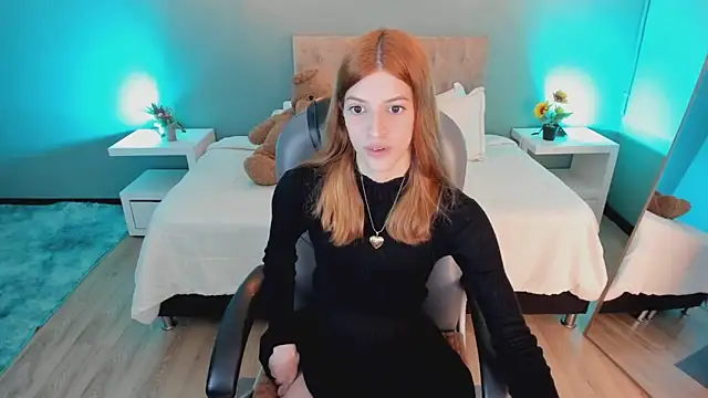 Snapshot of Nora_Vennucci chatting on 11.11.25 Nora Vennucci online show from 11.11.25