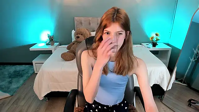 Snapshot of Nora_Vennucci chatting on 11.25.25 Nora Vennucci online show from 11.25.25