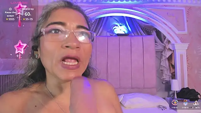 mature bigass   online show from 12.24.24