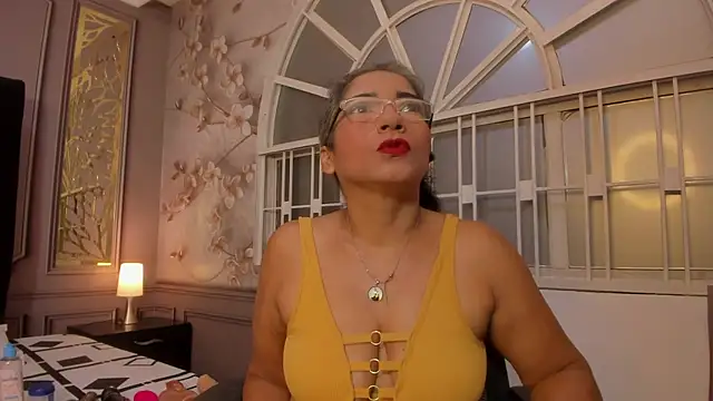 mature bigass   online show from 12.31.24