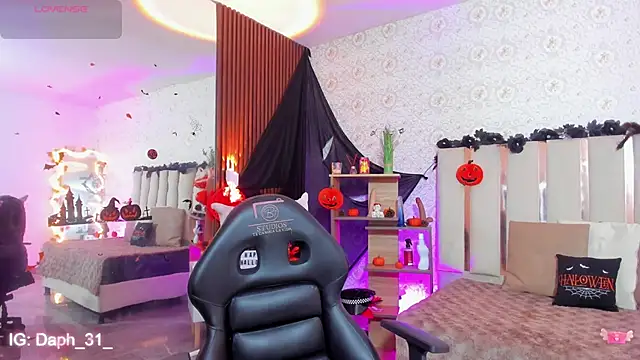 Snapshot of Daphnne_tay chatting on 10.23.25 Daphnne tay online show from 10.23.25