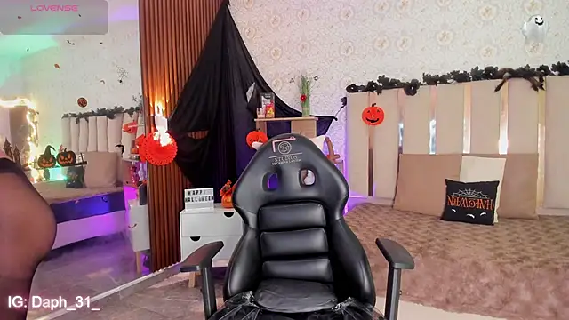 Snapshot of Daphnne_tay chatting on 10.28.25 Daphnne tay online show from 10.28.25