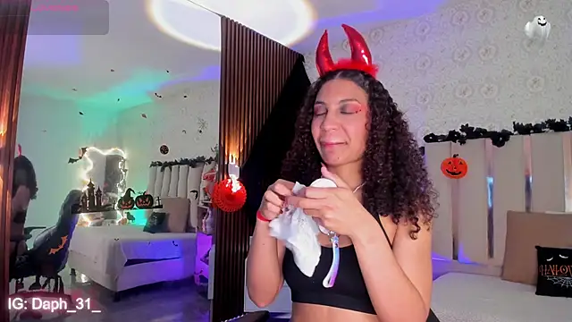 Snapshot of Daphnne_tay chatting on 10.30.25 Daphnne tay online show from 10.30.25