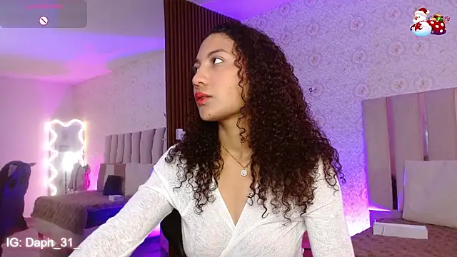 Snapshot of Daphnne_tay chatting on 11.16.25 Daphnne tay online show from 11.16.25