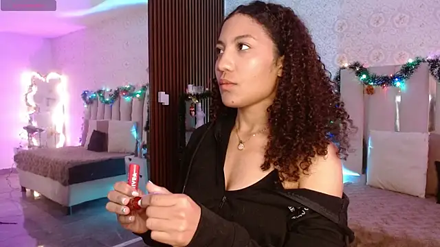 Snapshot of Daphnne_tay chatting on 11.22.25 Daphnne tay online show from 11.22.25