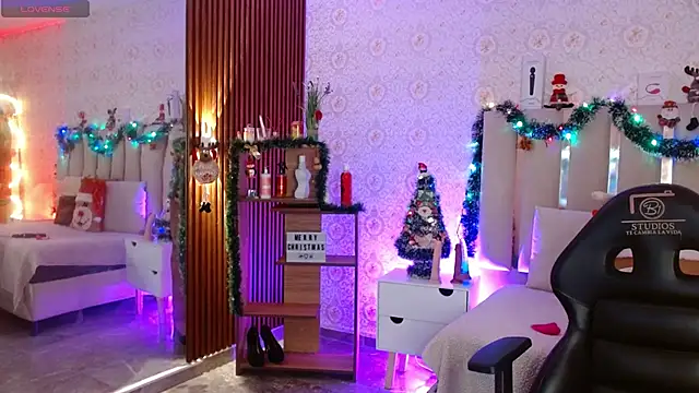 Snapshot of Daphnne_tay chatting on 11.29.25 Daphnne tay online show from 11.29.25