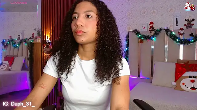 Snapshot of Daphnne_tay chatting on 12.03.25 Daphnne tay online show from 12.03.25