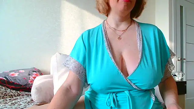 Snapshot of Brionia chatting on 02.27.25 Brionia online show from 02.27.25