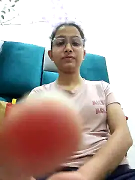 Snapshot of Aleena_Rai chatting on 12.12.24 Aleena Rai online show from 12.12.24