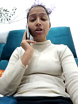 Snapshot of Aleena_Rai chatting on 12.21.24 Aleena Rai online show from 12.21.24