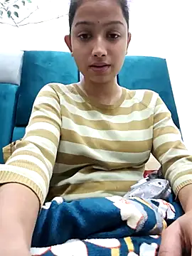 Snapshot of Aleena_Rai chatting on 12.22.24 Aleena Rai online show from 12.22.24