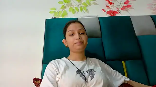 Snapshot of Aleena_Rai chatting on 09.23.25 Aleena Rai online show from 09.23.25