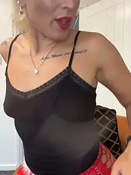 Snapshot of Barbie_26 chatting on 11.27.25 Barbie 26 online show from 11.27.25