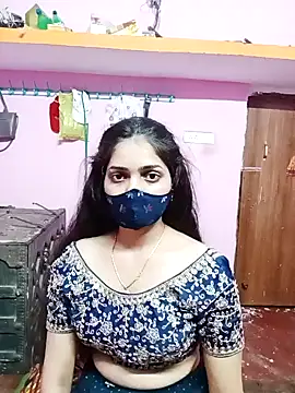 Snapshot of Cute-Simmi chatting on 12.10.24 Cute-Simmi online show from 12.10.24