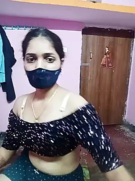 Snapshot of Cute-Simmi chatting on 12.11.24 Cute-Simmi online show from 12.11.24