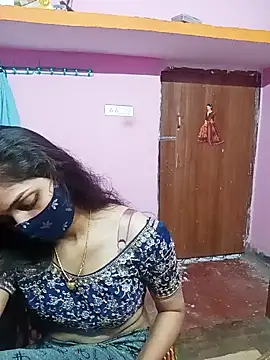 Snapshot of Cute-Simmi chatting on 12.13.24 Cute-Simmi online show from 12.13.24