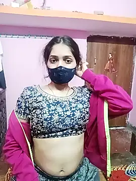 Snapshot of Cute-Simmi chatting on 12.16.24 Cute-Simmi online show from 12.16.24