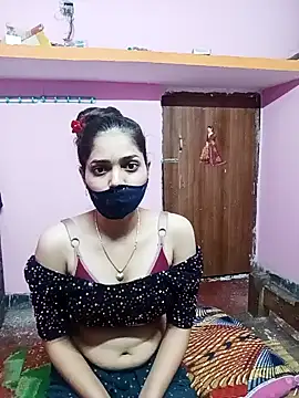 Snapshot of Cute-Simmi chatting on 12.17.24 Cute-Simmi online show from 12.17.24