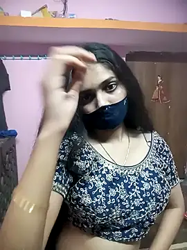 Snapshot of Cute-Simmi chatting on 12.23.24 Cute-Simmi online show from 12.23.24