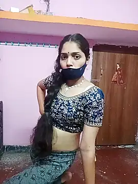 Snapshot of Cute-Simmi chatting on 12.29.24 Cute-Simmi online show from 12.29.24