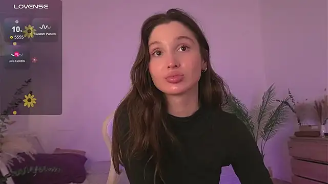 Snapshot of tender_babyy chatting on 11.05.25 tender babyy online show from 11.05.25