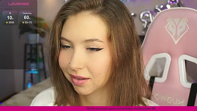 Snapshot of LinaSiren chatting on 12.08.24 LinaSiren online show from 12.08.24