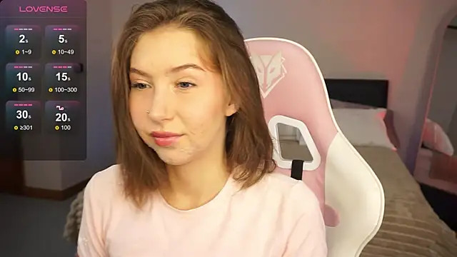 Snapshot of LinaSiren chatting on 12.15.24 LinaSiren online show from 12.15.24