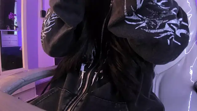 Amy Kiitty  online show from 12.19.25