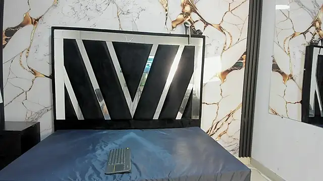 KarinaSimonz online show from 10.22.25