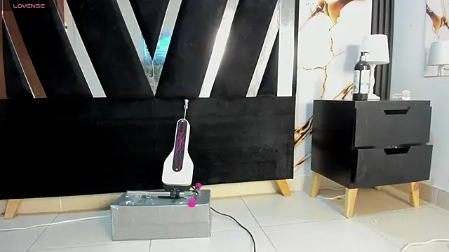 KarinaSimonz online show from 12.19.25