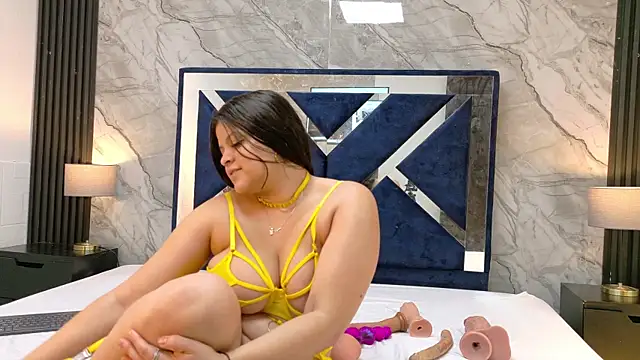 Snapshot of KarinaSimonz chatting on 06.24.26 KarinaSimonz online show from 06.24.26