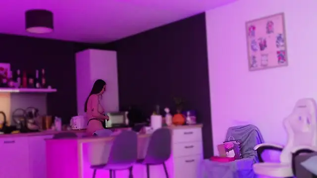 Snapshot of Lorennameliyy chatting on 12.21.25 Lorennameliyy online show from 12.21.25