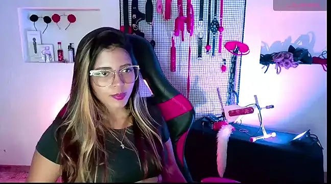 Megaan Greey online show from 01.28.25