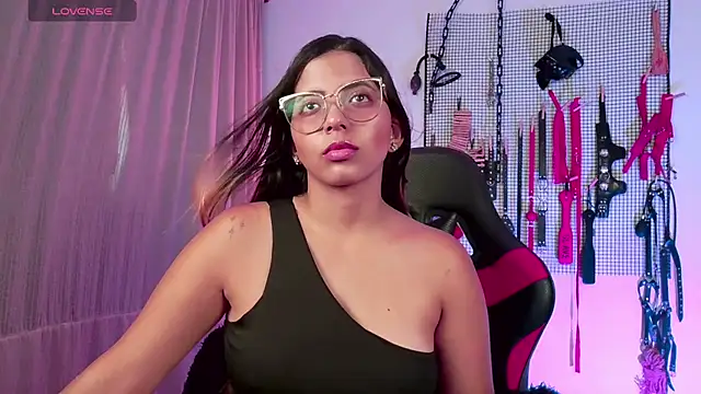 Megaan Greey online show from 09.13.25