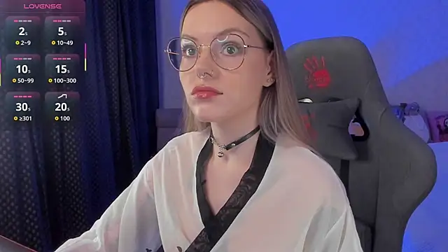 Snapshot of Marta_May_ chatting on 11.09.25 Marta May online show from 11.09.25