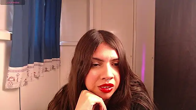 Snapshot of Argentiiniita chatting on 10.30.25 Argentiiniita online show from 10.30.25