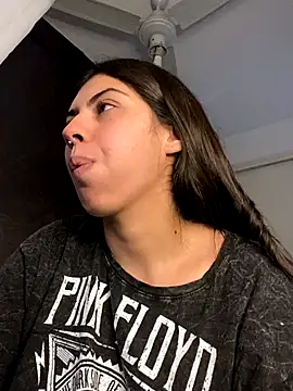 Snapshot of Argentiiniita chatting on 11.22.25 Argentiiniita online show from 11.22.25