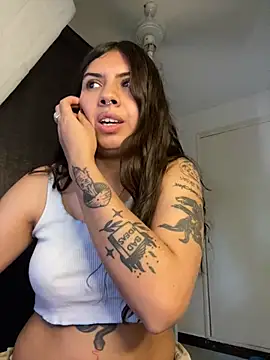 Snapshot of Argentiiniita chatting on 11.26.25 Argentiiniita online show from 11.26.25