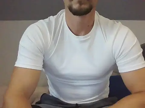 Snapshot of LoveEveryWet chatting on 10.06.25 LoveEveryWet online show from 10.06.25