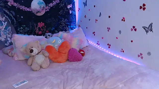 Snapshot of Emillyy_m chatting on 09.09.25 Emillyy m online show from 09.09.25