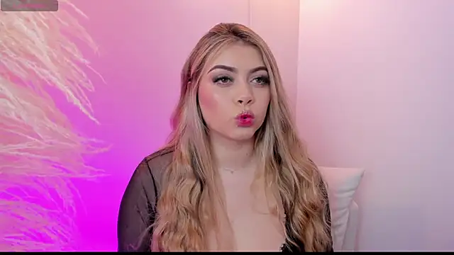 Snapshot of thaliafox_ chatting on 02.19.25 thaliafox  online show from 02.19.25