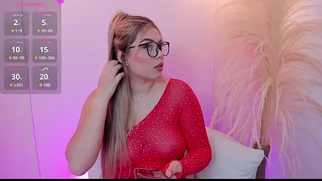 Snapshot of thaliafox_ chatting on 02.26.25 thaliafox  online show from 02.26.25
