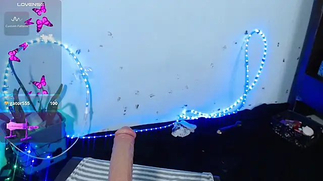 April sexycurvi online show from 03.18.25