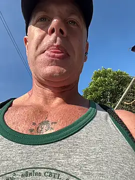 luv2masterb8247 online show from 01.04.25