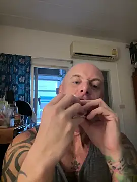 luv2masterb8247 online show from 02.04.25