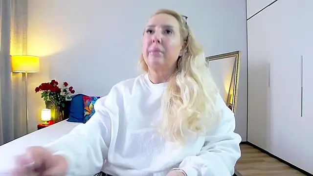 Snapshot of MariaRichi_ chatting on 03.14.25 MariaRichi  online show from 03.14.25