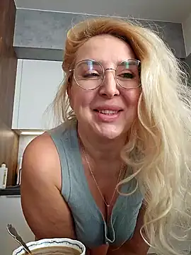 Snapshot of MariaRichi_ chatting on 03.22.25 MariaRichi  online show from 03.22.25