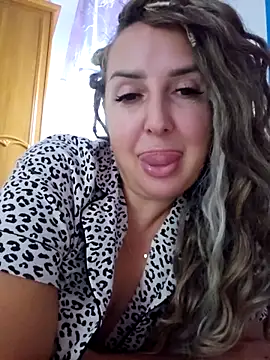 Snapshot of MariaRichi_ chatting on 09.10.25 MariaRichi  online show from 09.10.25