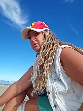 Snapshot of MariaRichi_ chatting on 09.26.25 MariaRichi  online show from 09.26.25