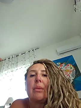 Snapshot of MariaRichi_ chatting on 10.04.25 MariaRichi  online show from 10.04.25